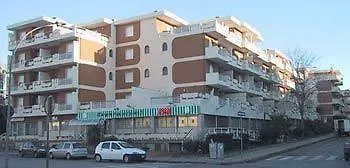 Lägenhetshotell Gardenia 3*
